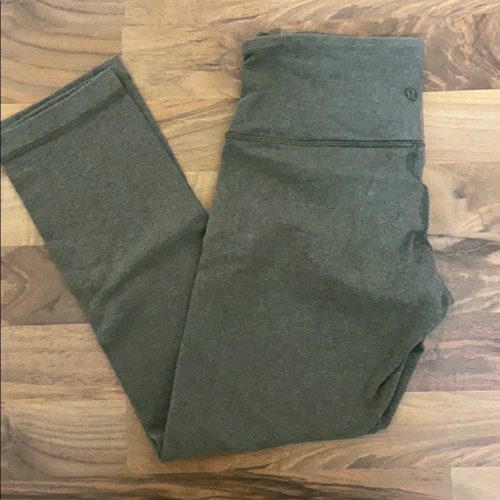 Lululemon Wunder Under crop - Picture 2 of 3